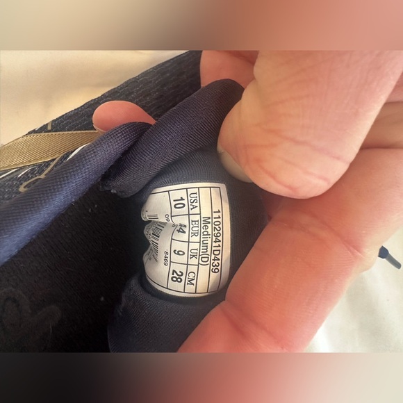 Brook’s running shoes - men’s - size 10 - like new, lightly used - Picture 5 of 9